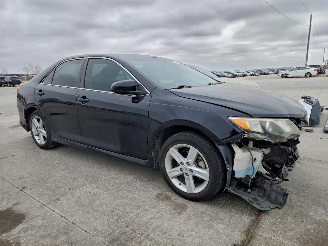 2013 TOYOTA CAMRY L photo 4