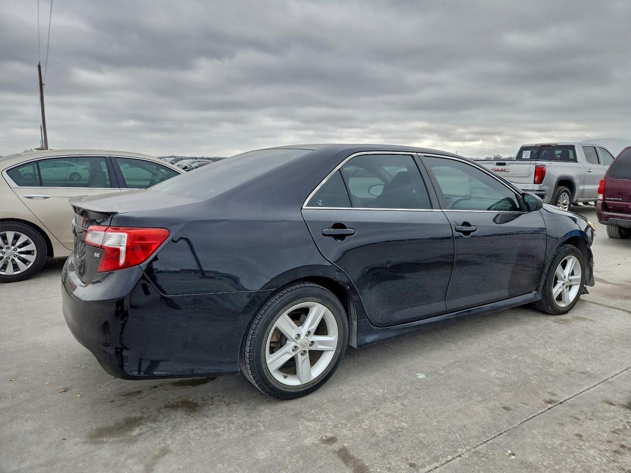2013 TOYOTA CAMRY L photo 3