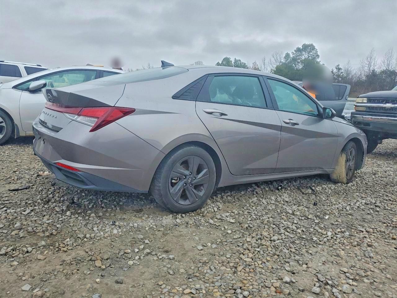 2023 HYUNDAI ELANTRA SEL photo 3