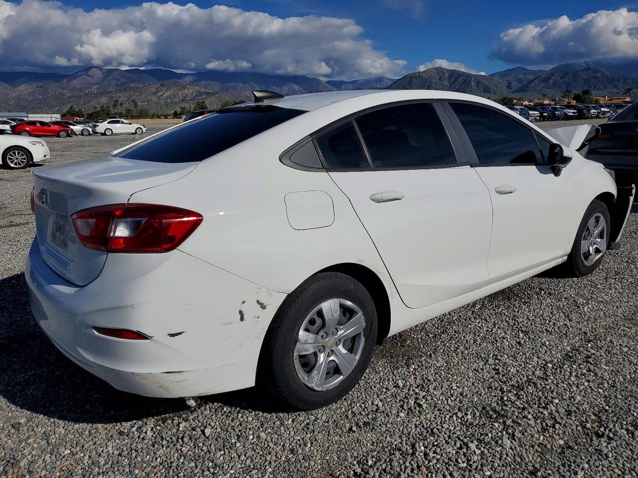 2017 CHEVROLET CRUZE LS photo 3