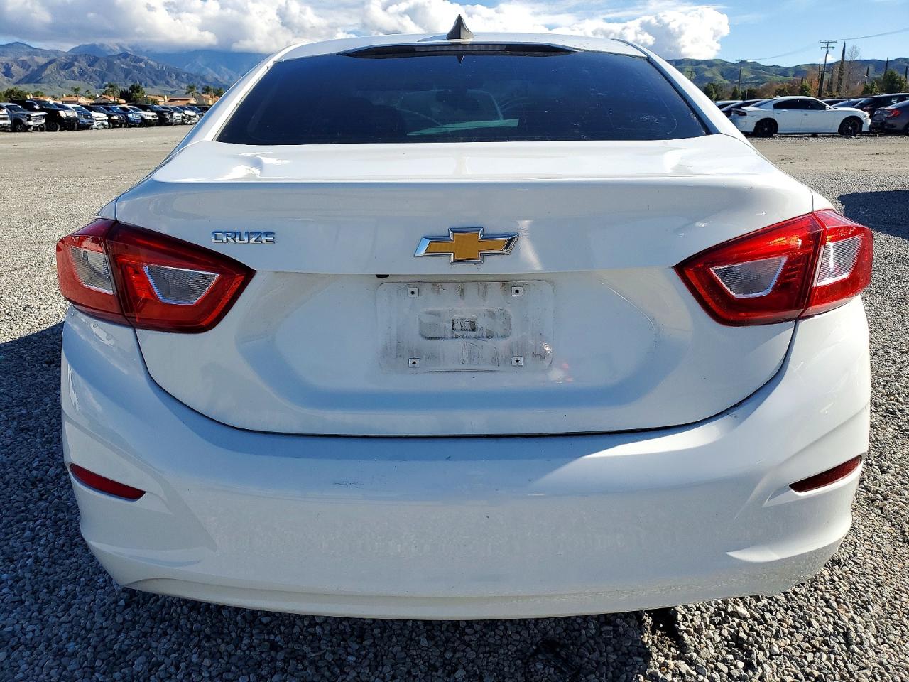2017 CHEVROLET CRUZE LS photo 6
