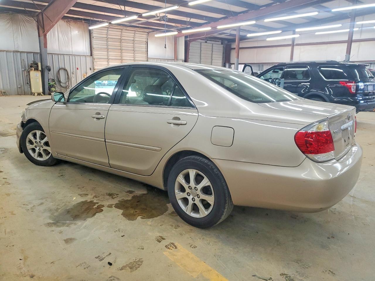2005 TOYOTA CAMRY LE photo 2
