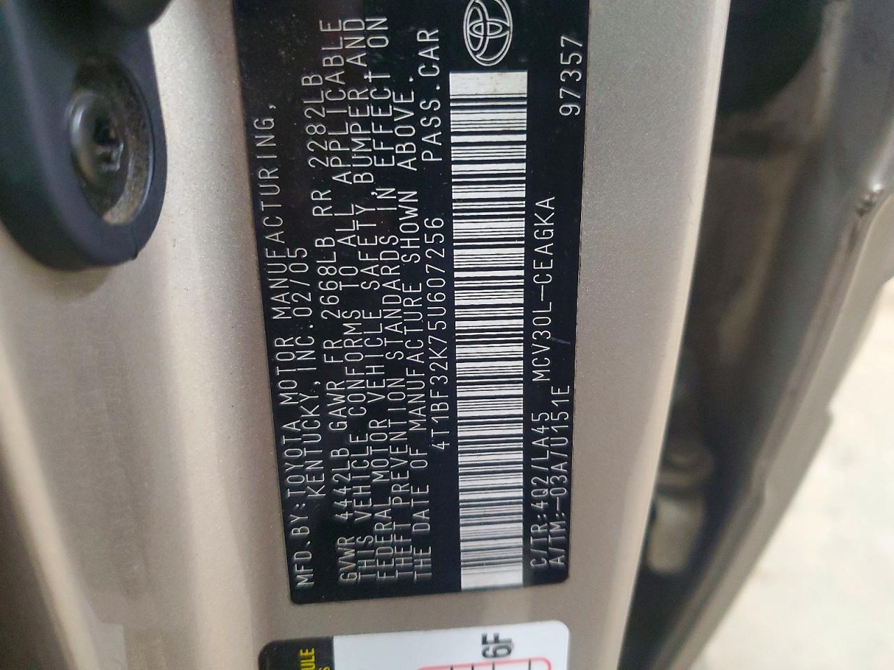 2005 TOYOTA CAMRY LE photo 12