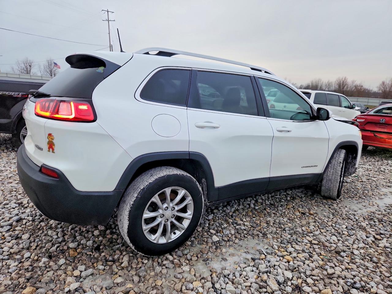 2019 JEEP CHEROKEE LATITUDE photo 3