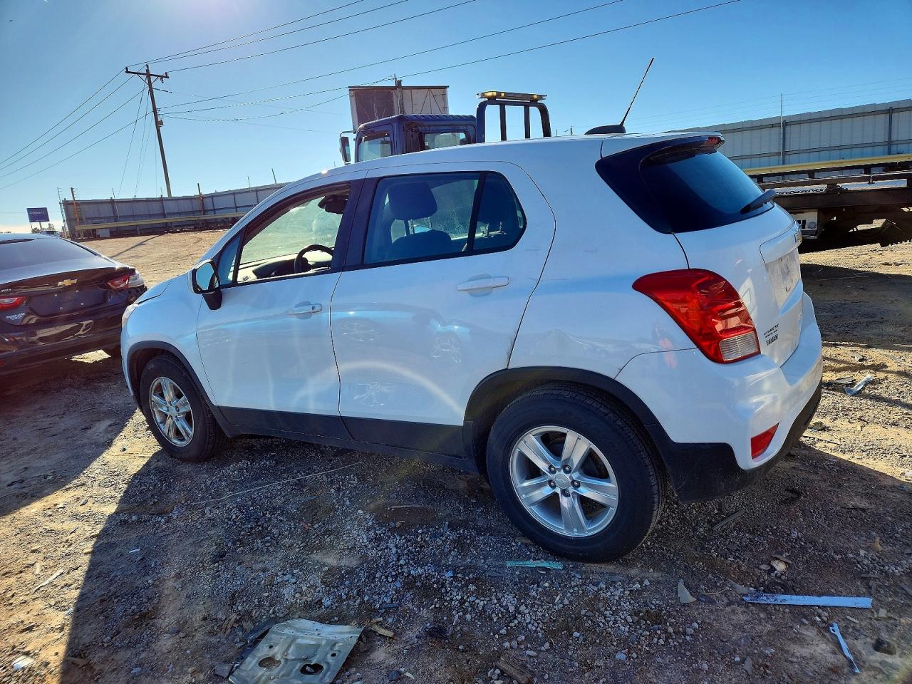 2019 CHEVROLET TRAX LS photo 2