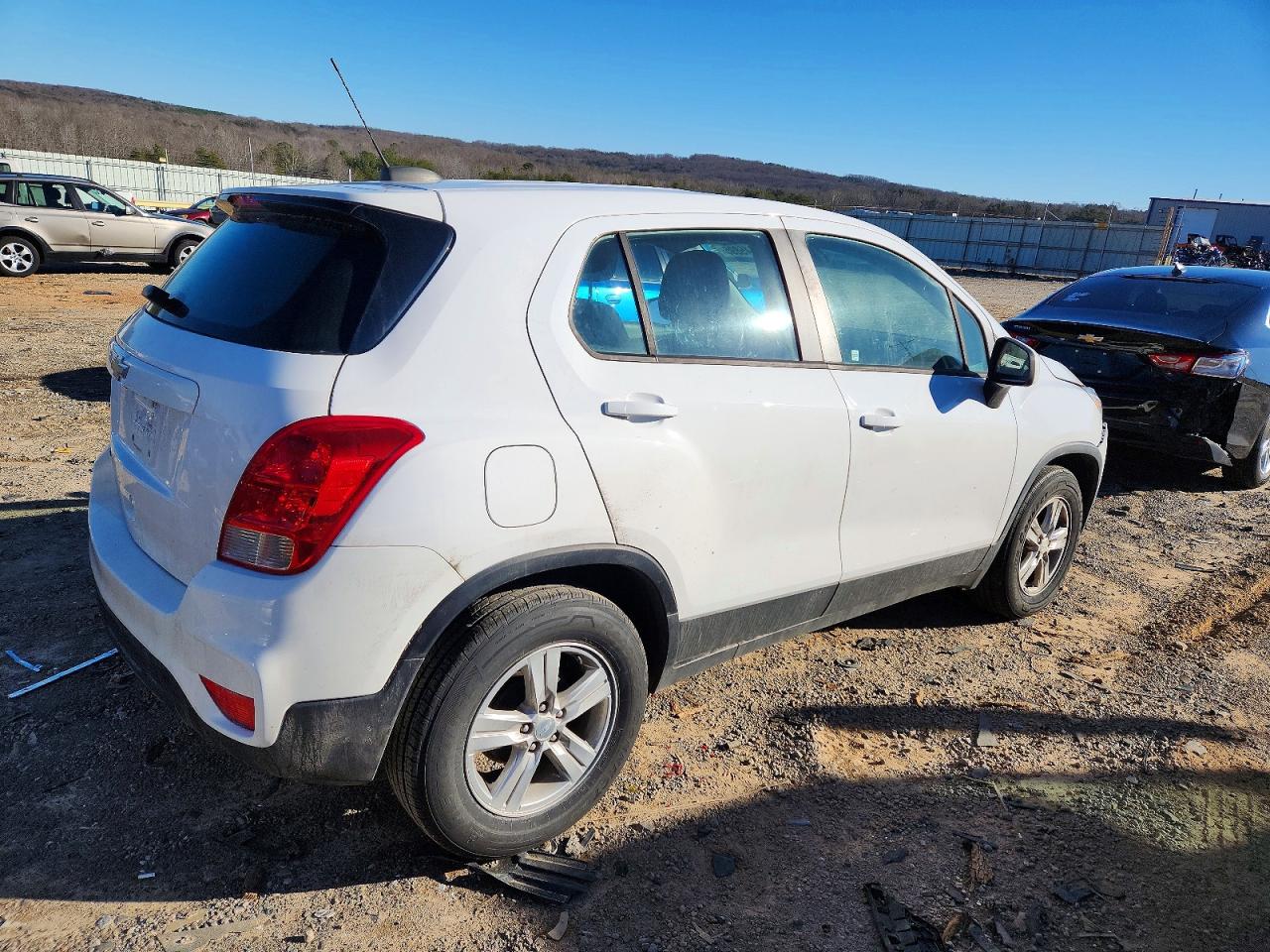 2019 CHEVROLET TRAX LS photo 3