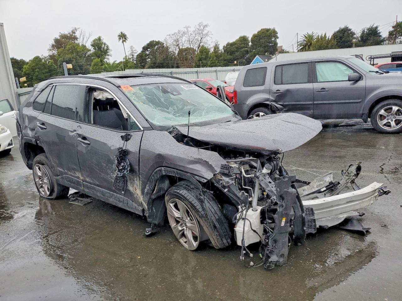 2022 TOYOTA RAV4 XLE photo 4