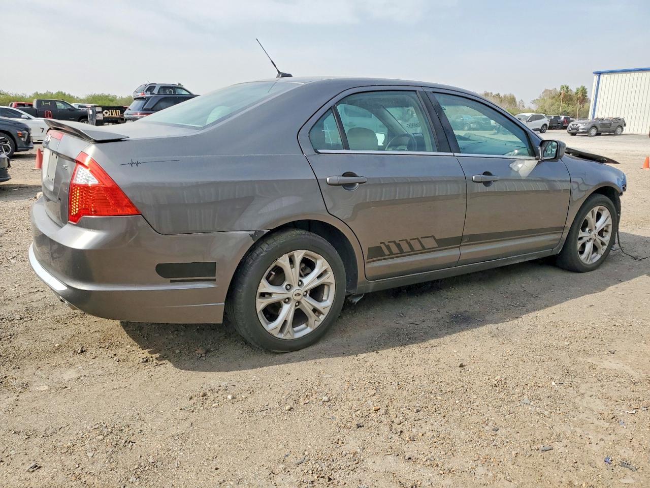 2011 FORD FUSION SE photo 3