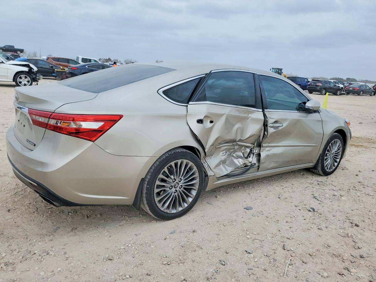 2016 TOYOTA AVALON XLE photo 3