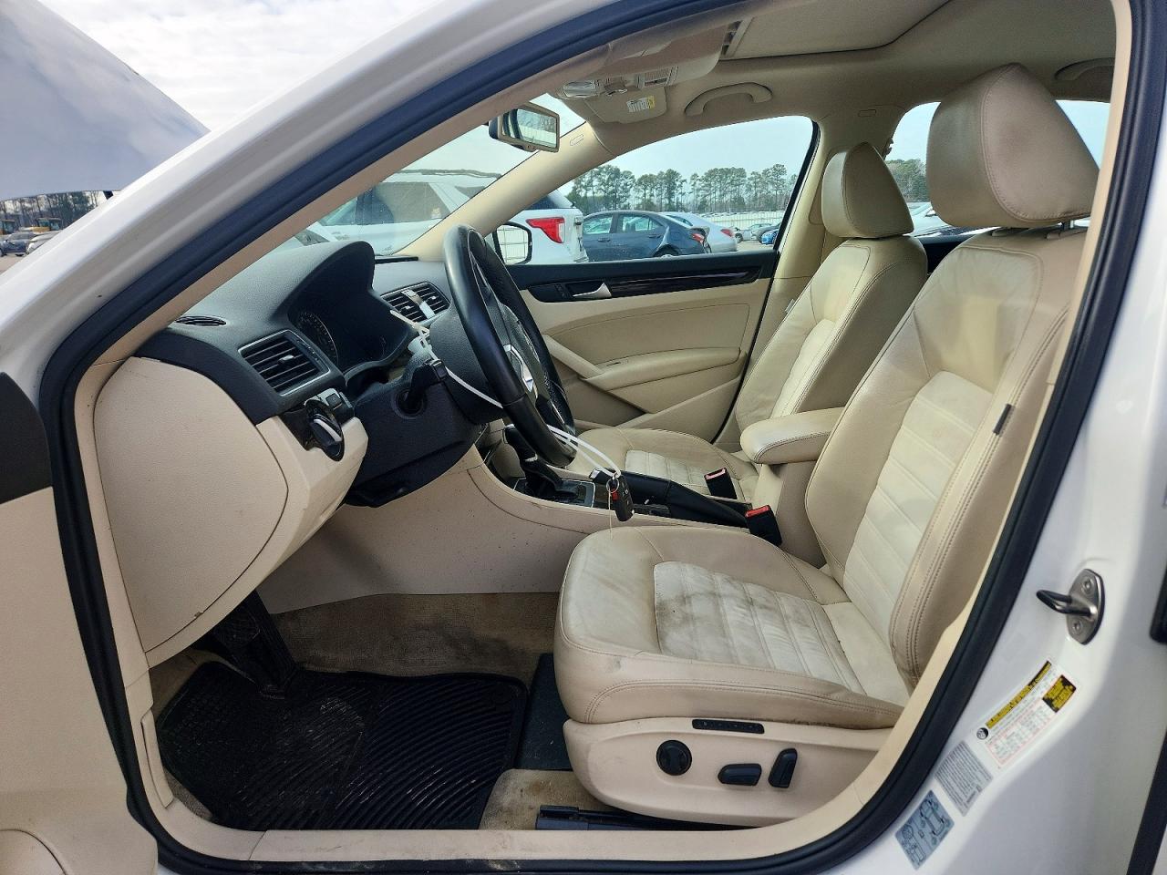 2015 VOLKSWAGEN PASSAT SEL photo 7