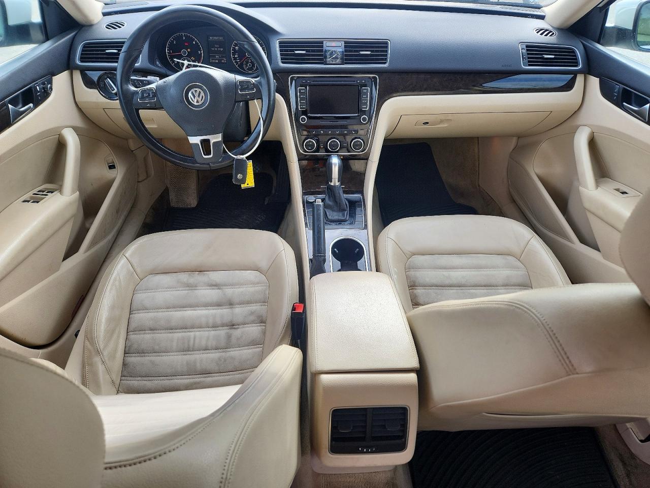 2015 VOLKSWAGEN PASSAT SEL photo 8
