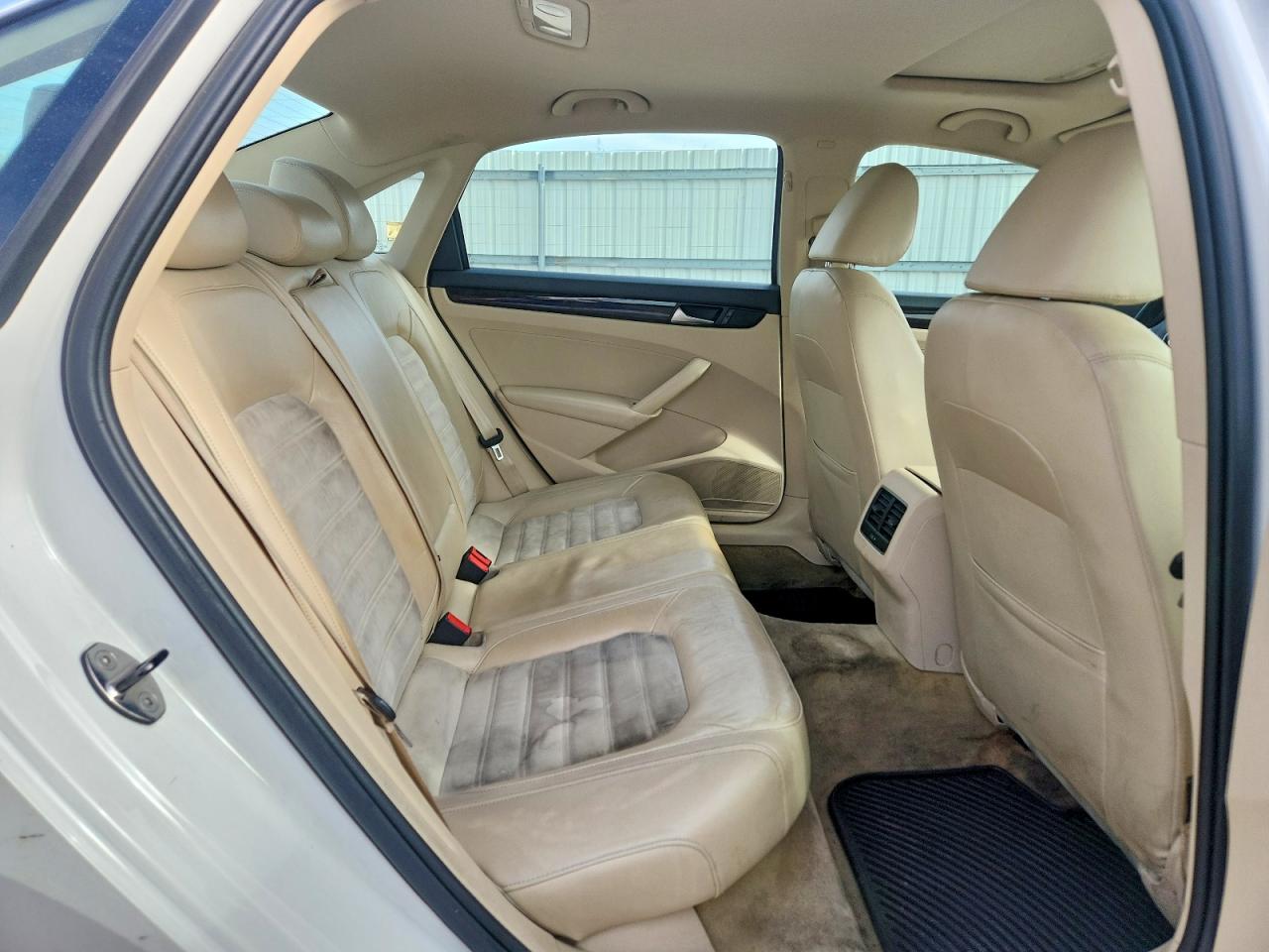 2015 VOLKSWAGEN PASSAT SEL photo 10