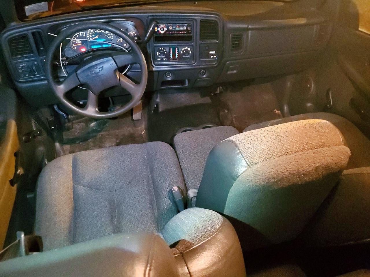 2004 CHEVROLET SILVERADO C1500 photo 8