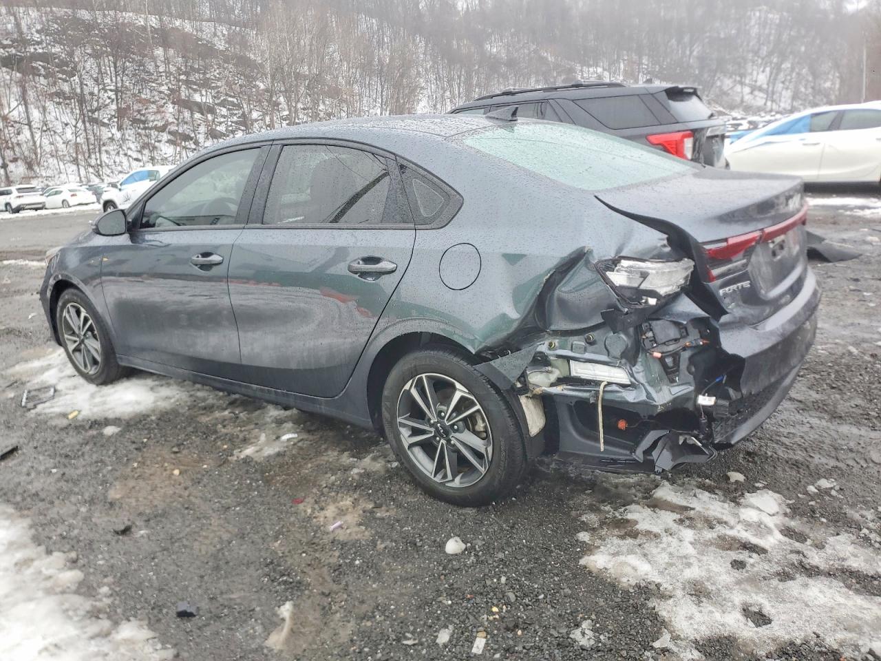 2023 KIA FORTE LX photo 2