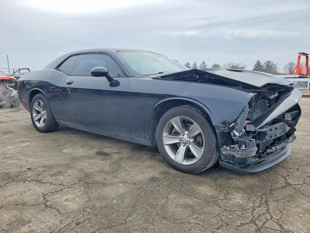 2016 DODGE CHALLENGER SXT photo 4