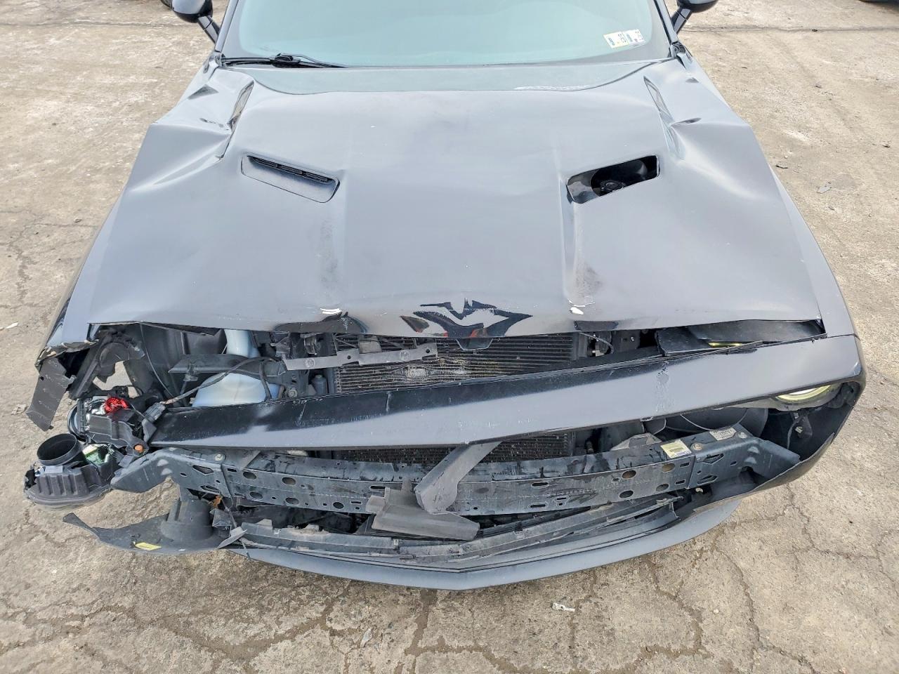2016 DODGE CHALLENGER SXT photo 11