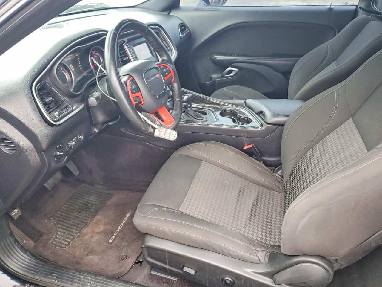 2016 DODGE CHALLENGER SXT photo 7