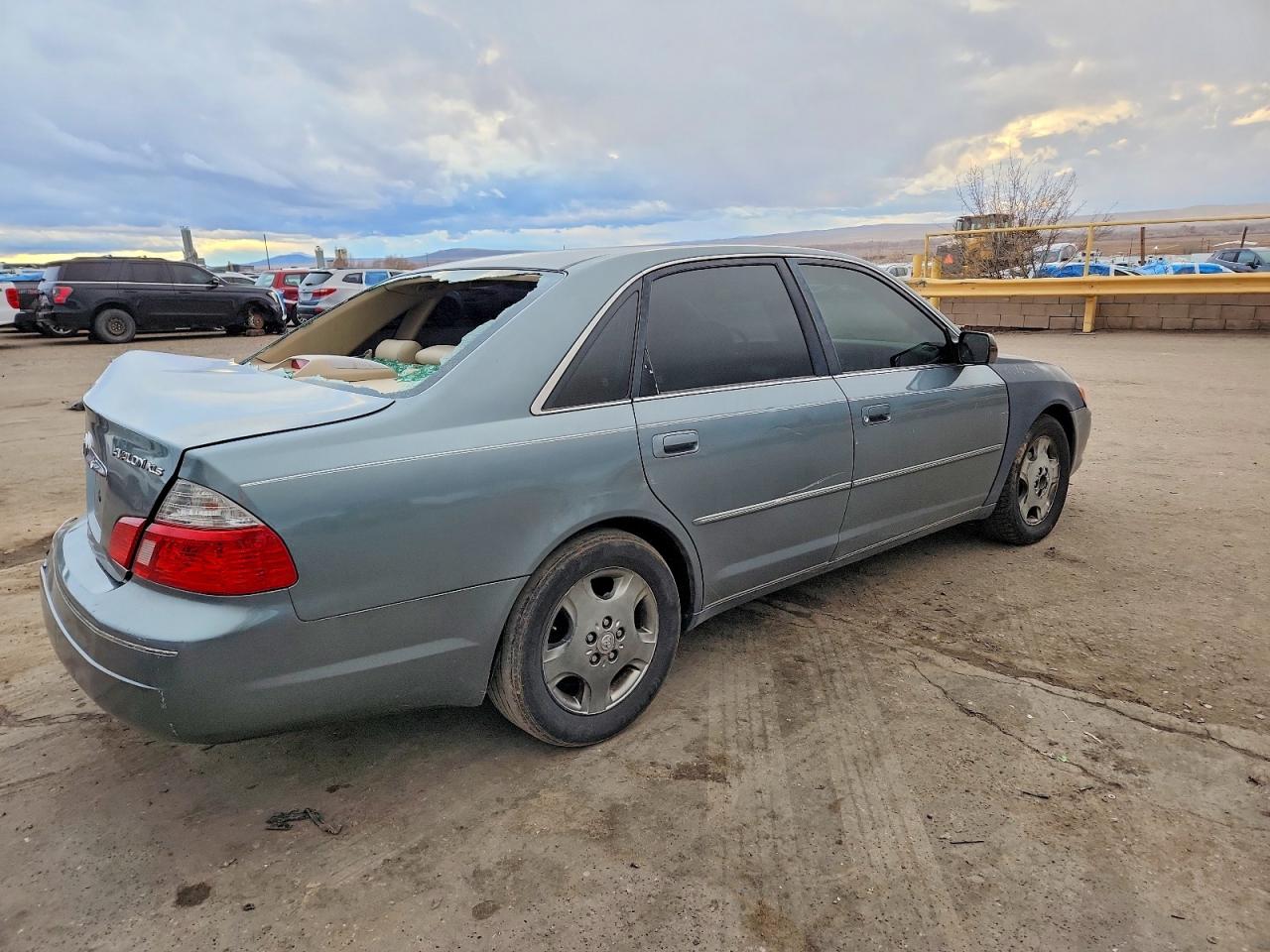 2003 TOYOTA AVALON XL photo 3