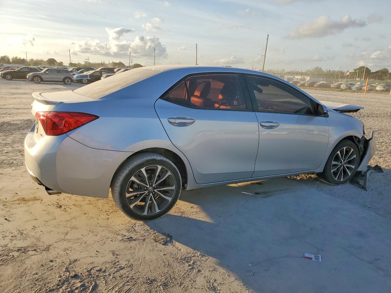 2018 TOYOTA COROLLA L photo 3