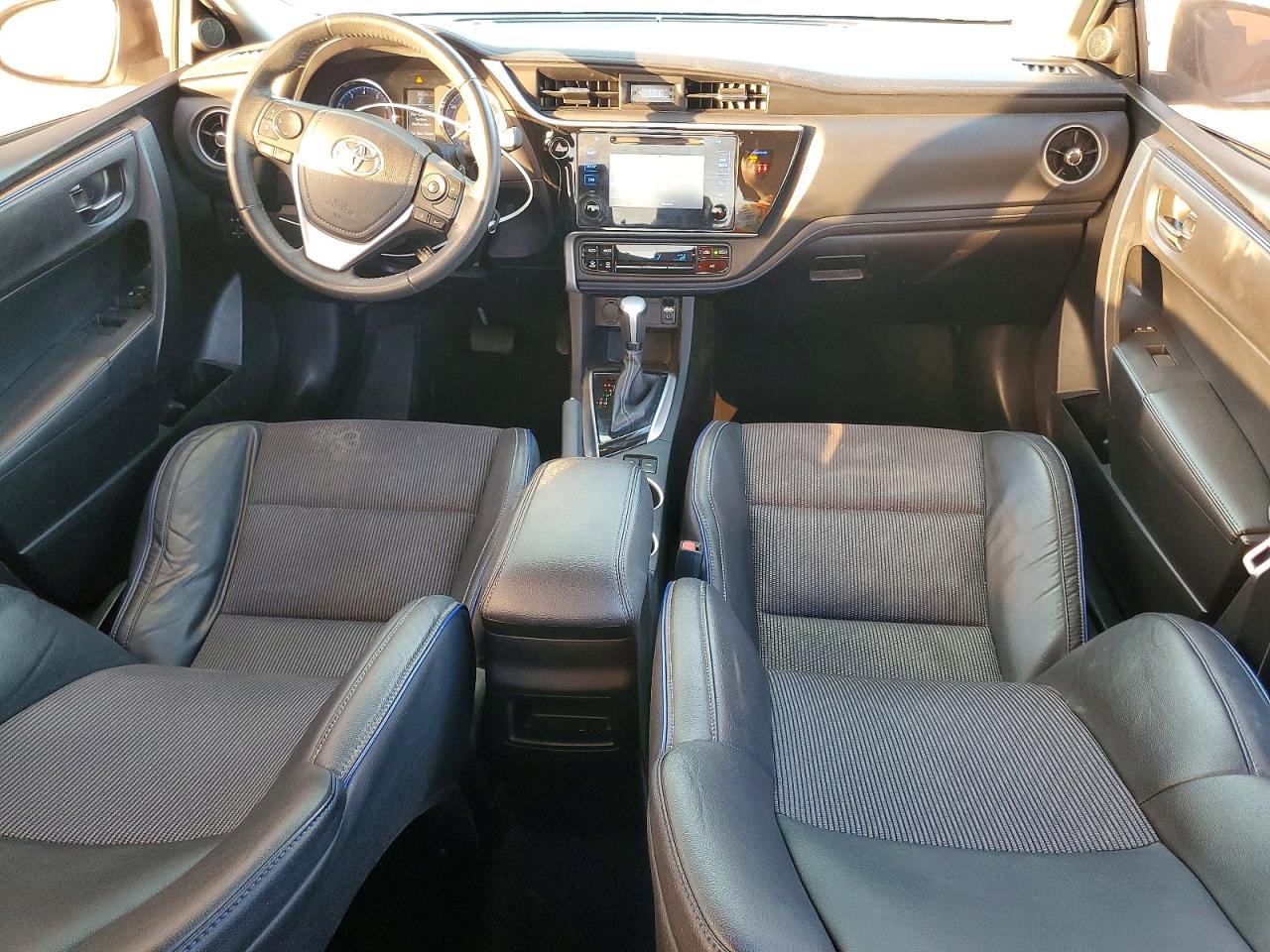 2018 TOYOTA COROLLA L photo 8
