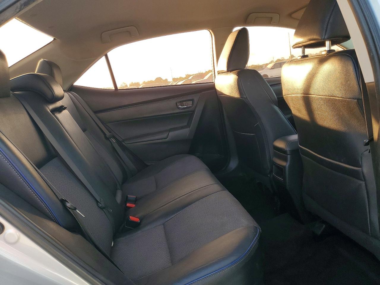 2018 TOYOTA COROLLA L photo 10