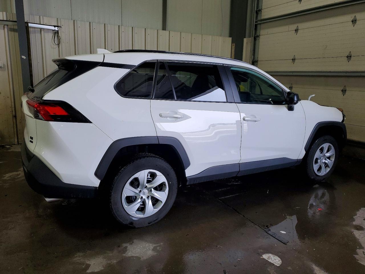 2021 TOYOTA RAV4 LE photo 3