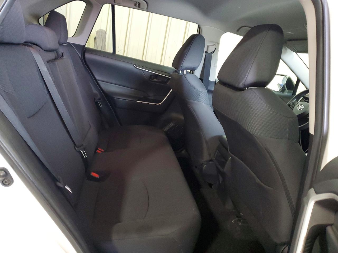 2021 TOYOTA RAV4 LE photo 11
