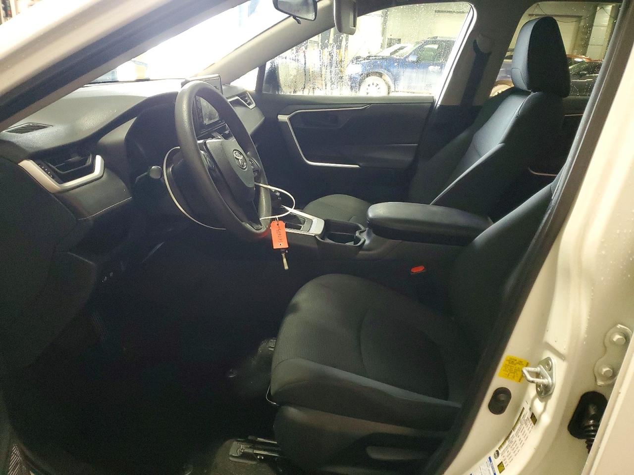 2021 TOYOTA RAV4 LE photo 7