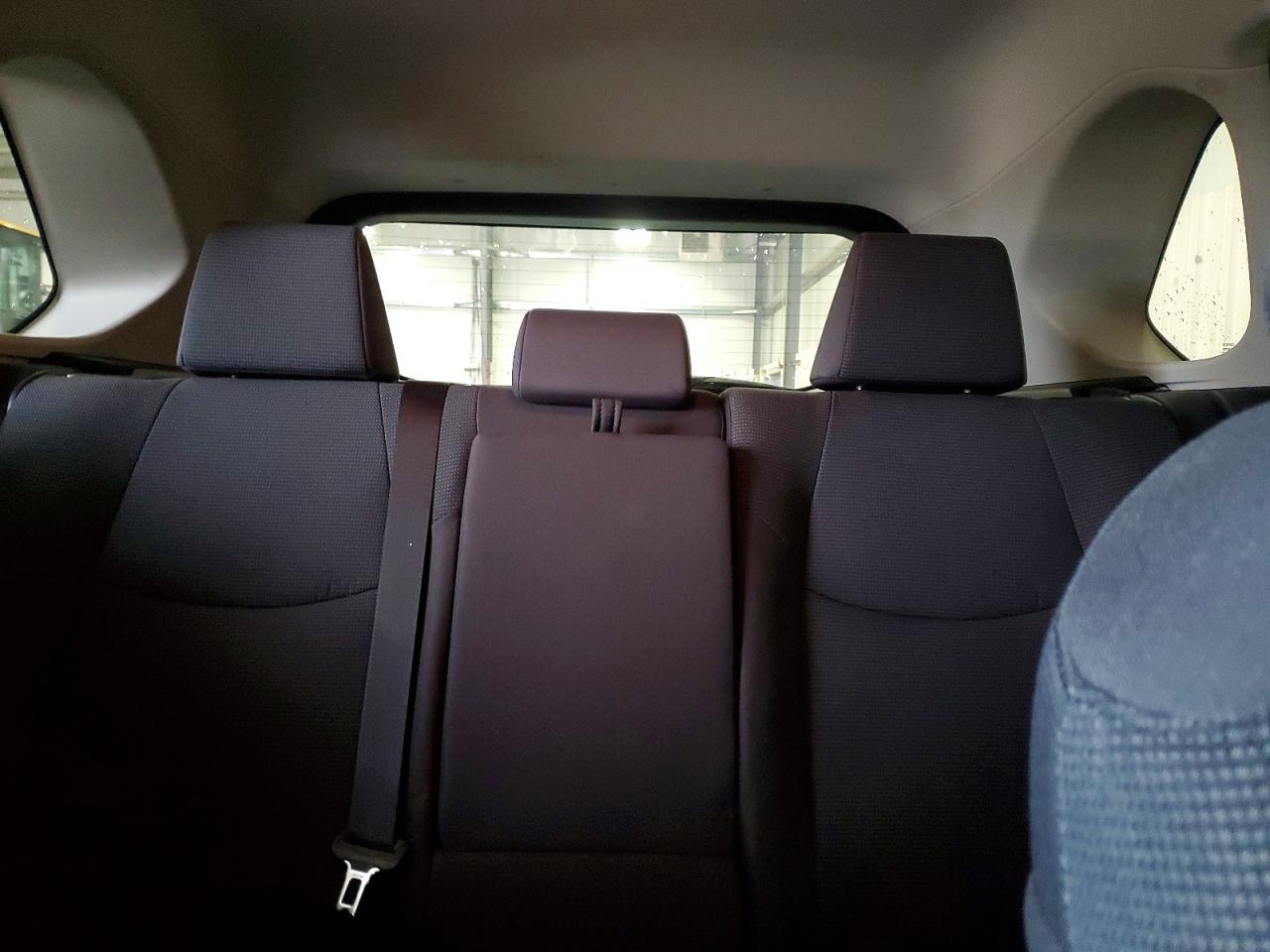 2021 TOYOTA RAV4 LE photo 10