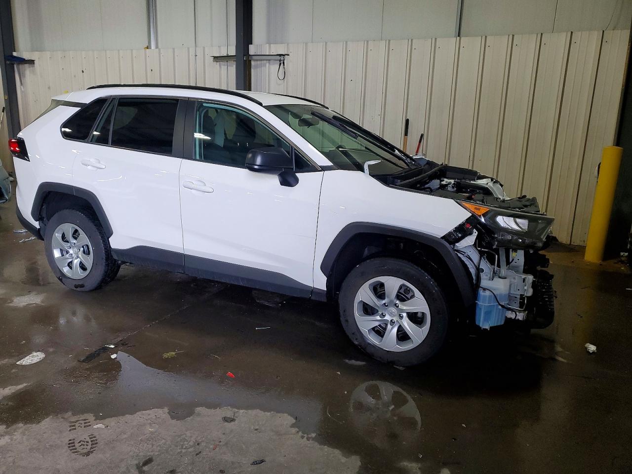 2021 TOYOTA RAV4 LE photo 4
