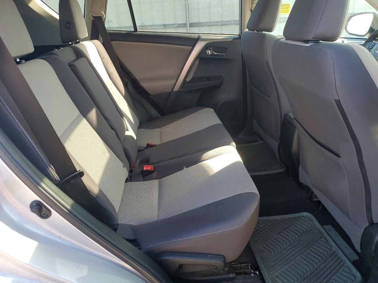 2015 TOYOTA RAV4 XLE photo 11