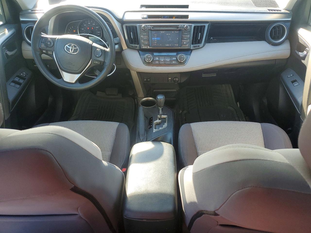 2015 TOYOTA RAV4 XLE photo 8