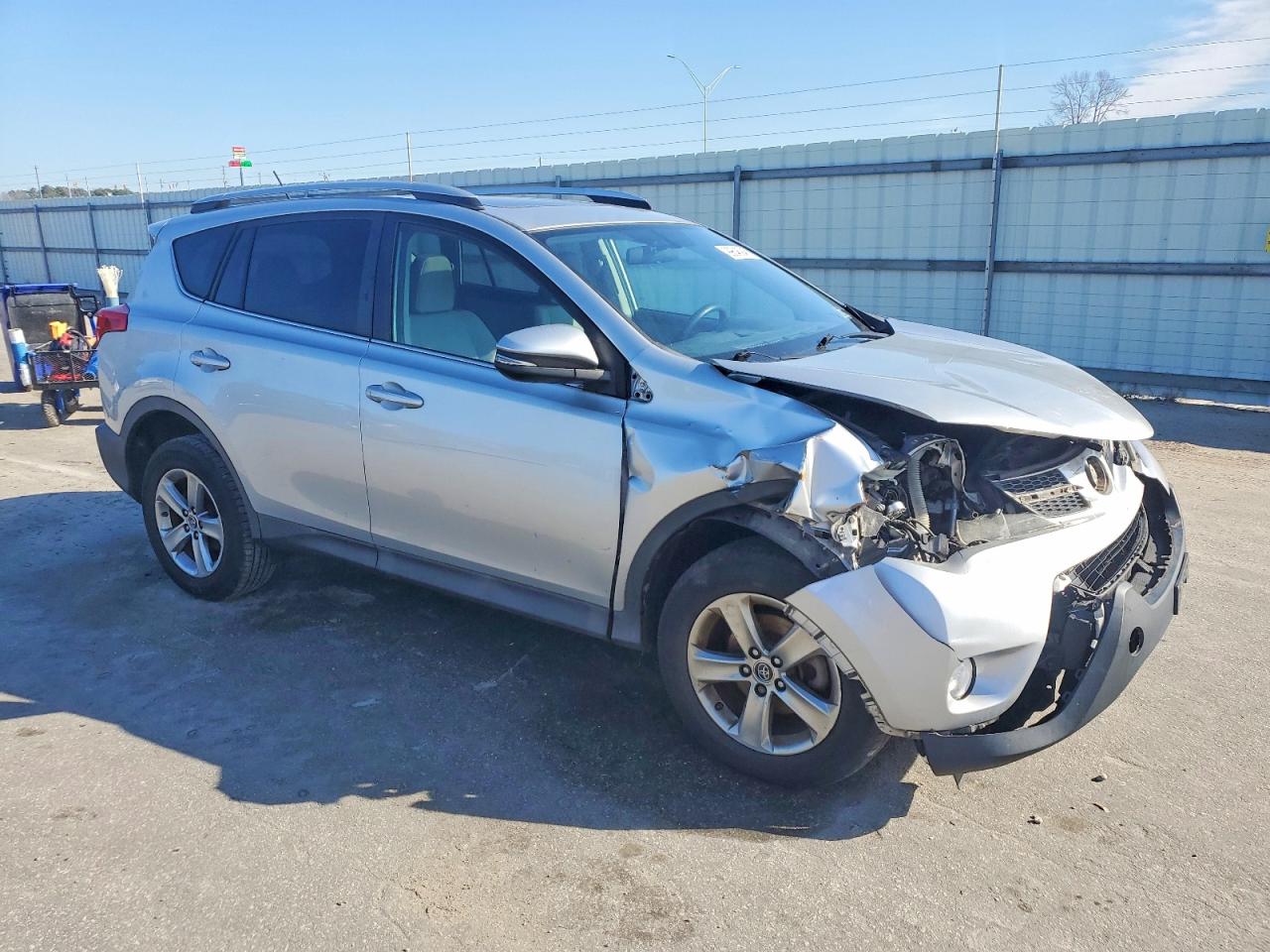 2015 TOYOTA RAV4 XLE photo 4