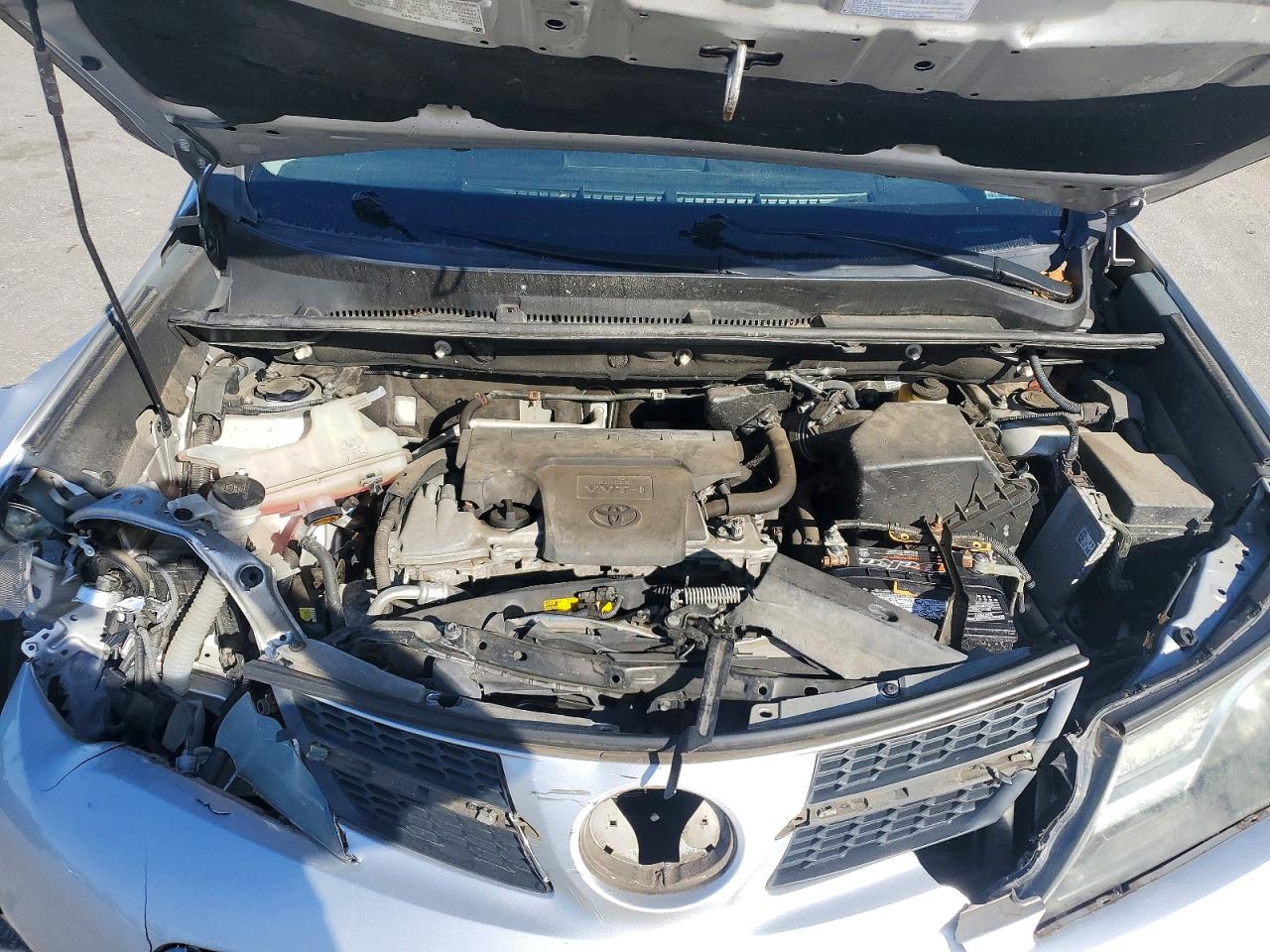 2015 TOYOTA RAV4 XLE photo 12