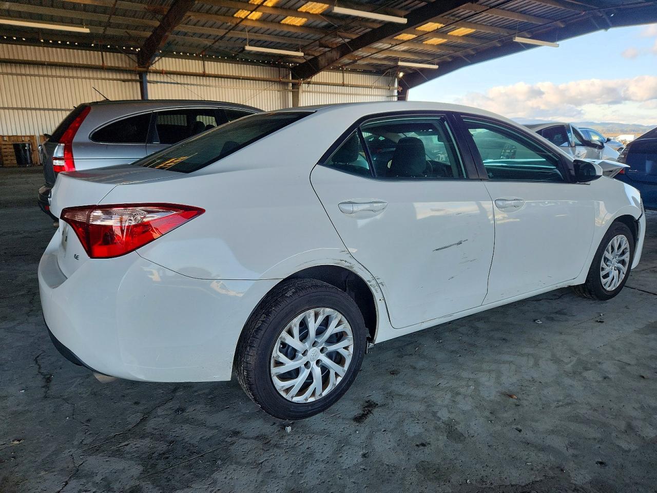 2018 TOYOTA COROLLA L photo 3