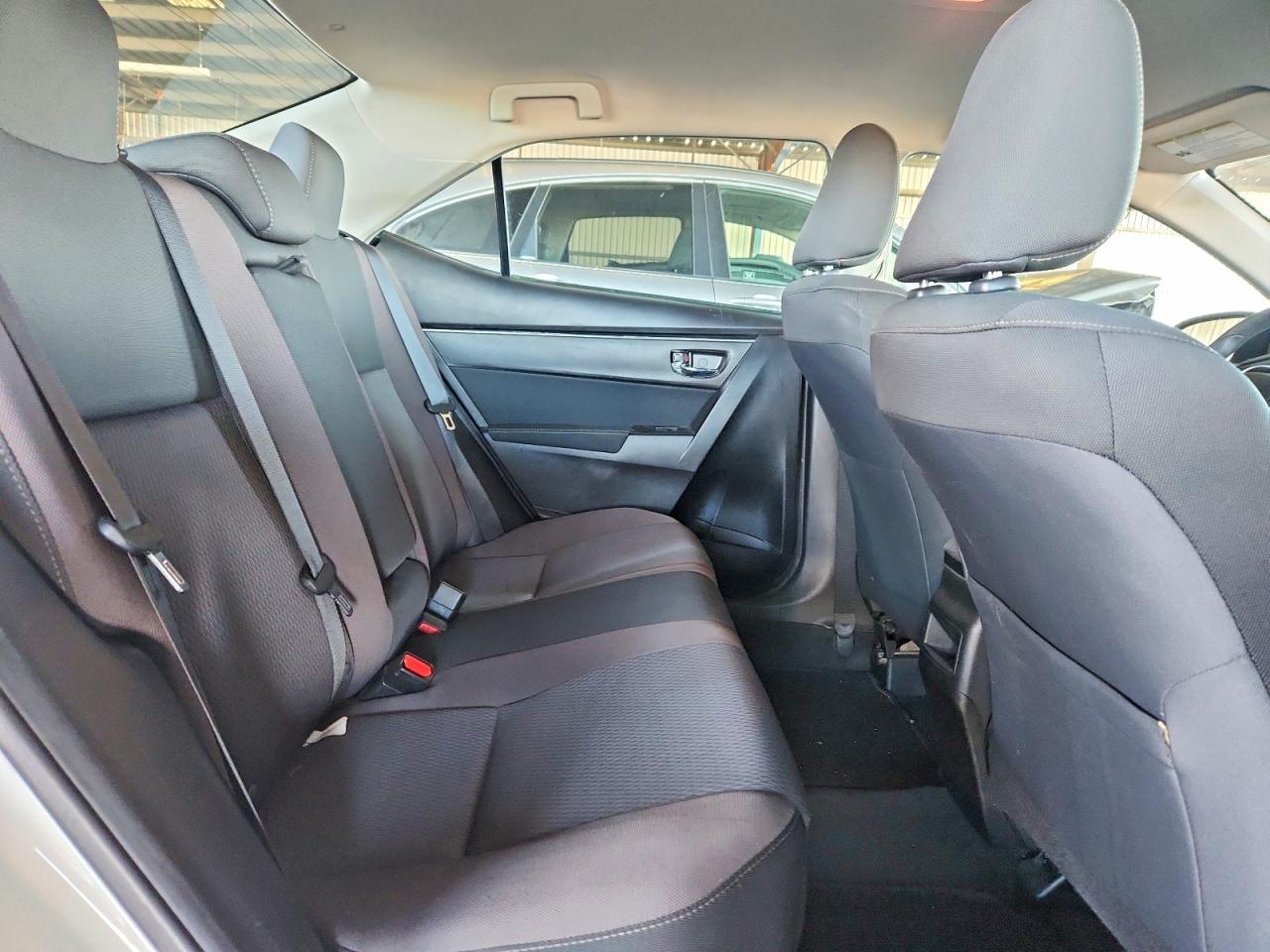2018 TOYOTA COROLLA L photo 10