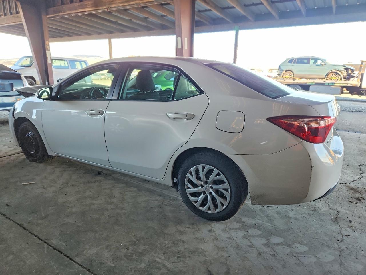 2018 TOYOTA COROLLA L photo 2