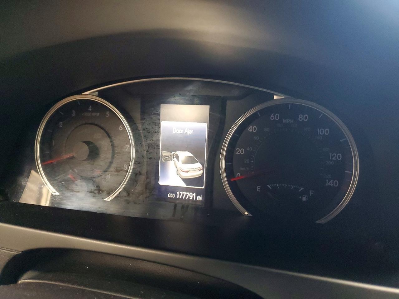 2015 TOYOTA CAMRY LE photo 9