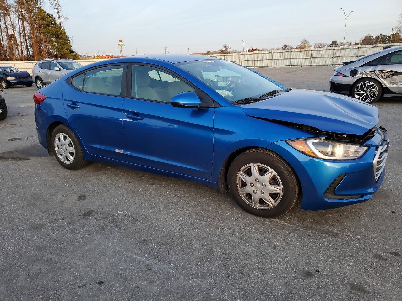 2017 HYUNDAI ELANTRA SE photo 4