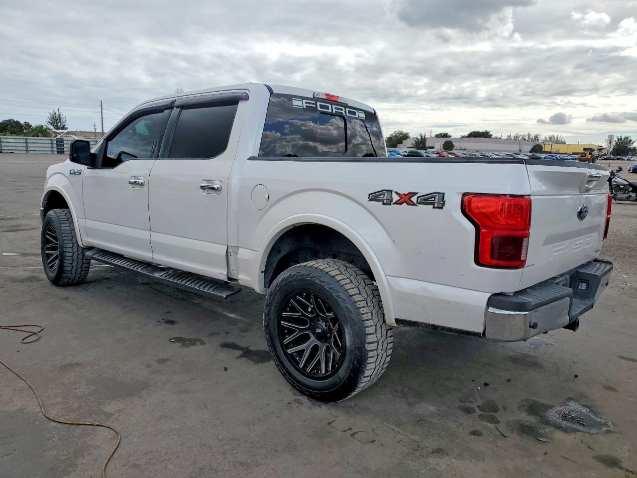 2018 FORD F150 SUPERCREW photo 2