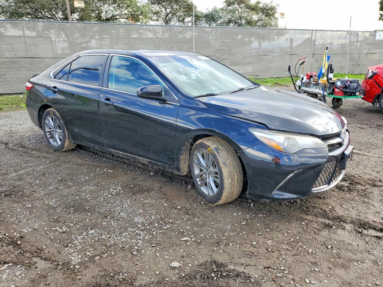 2017 TOYOTA CAMRY LE photo 4