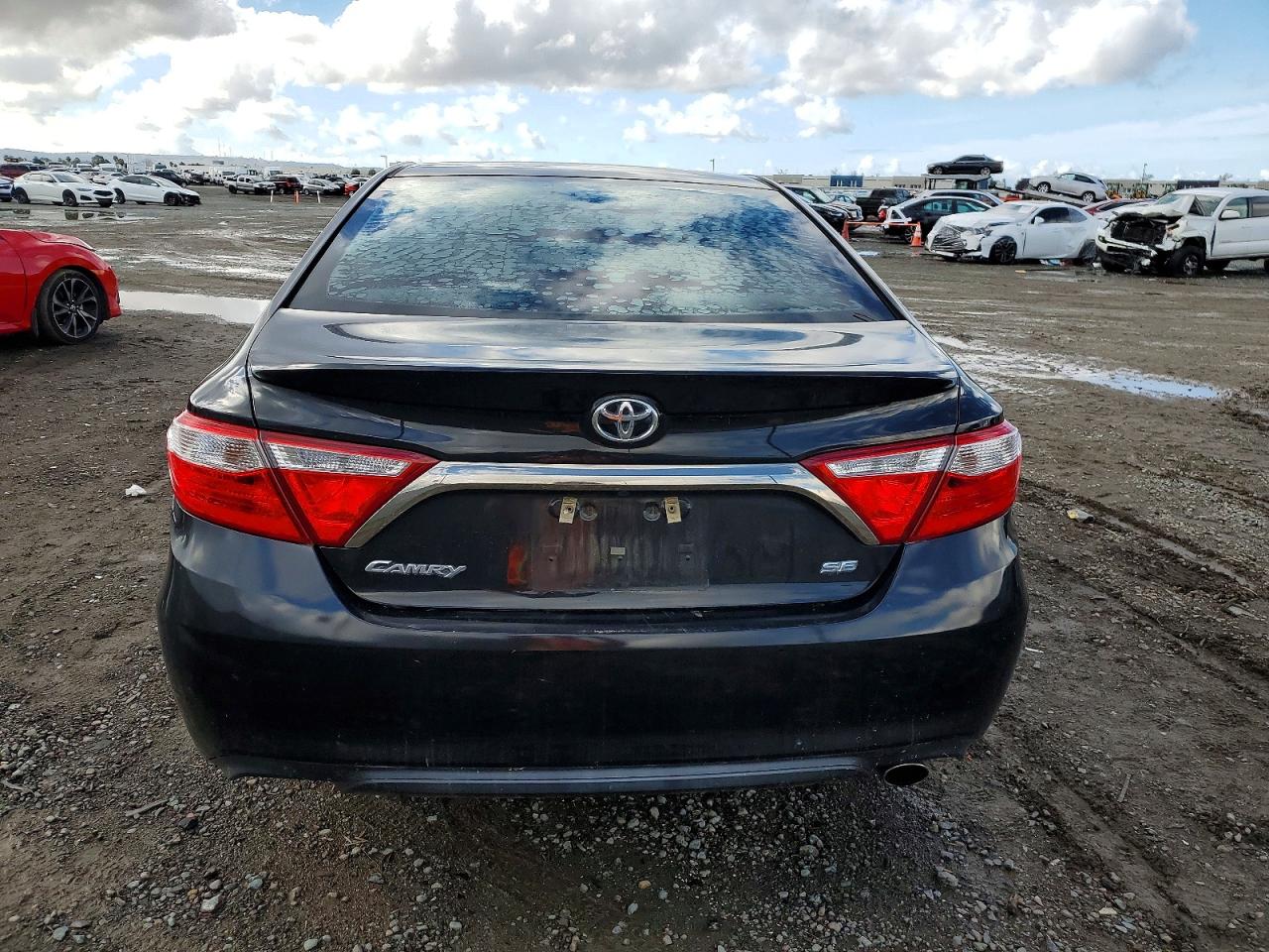 2017 TOYOTA CAMRY LE photo 6