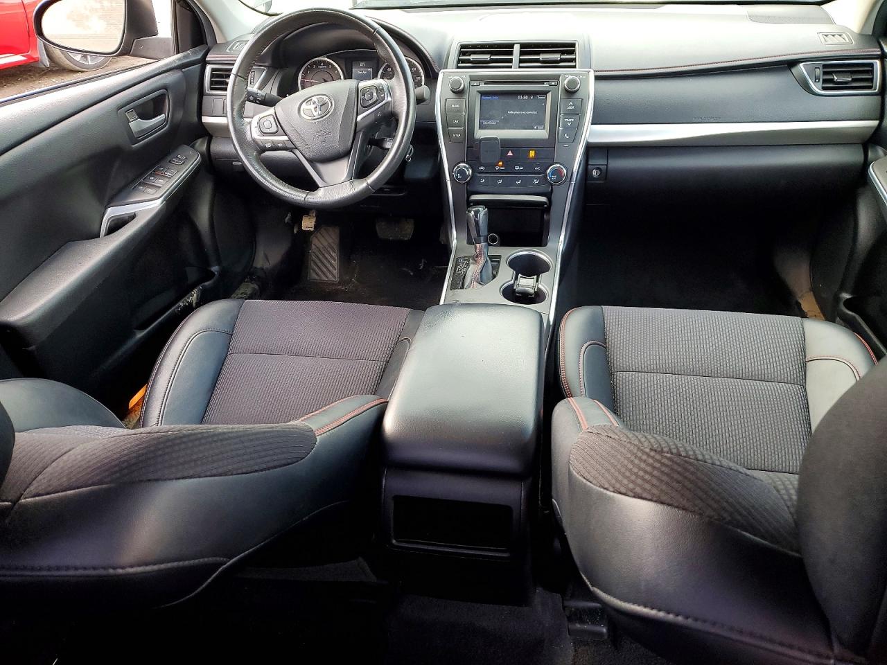 2017 TOYOTA CAMRY LE photo 8