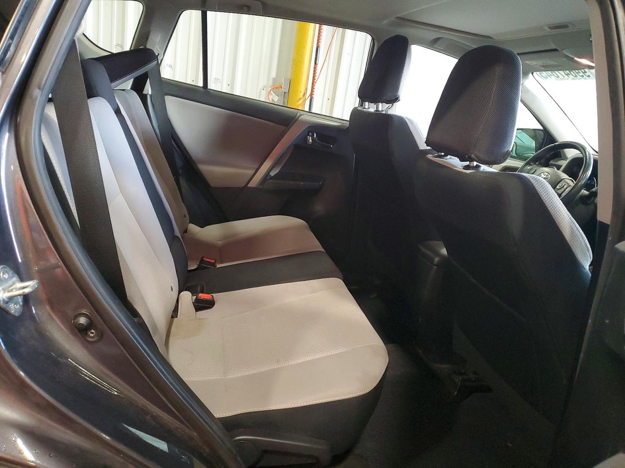 2016 TOYOTA RAV4 XLE photo 11