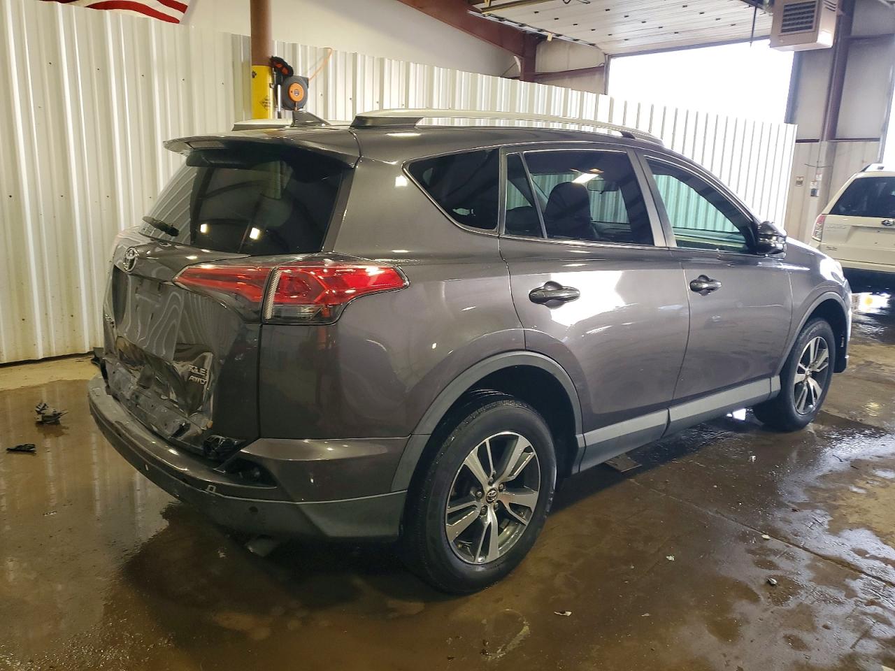2016 TOYOTA RAV4 XLE photo 3