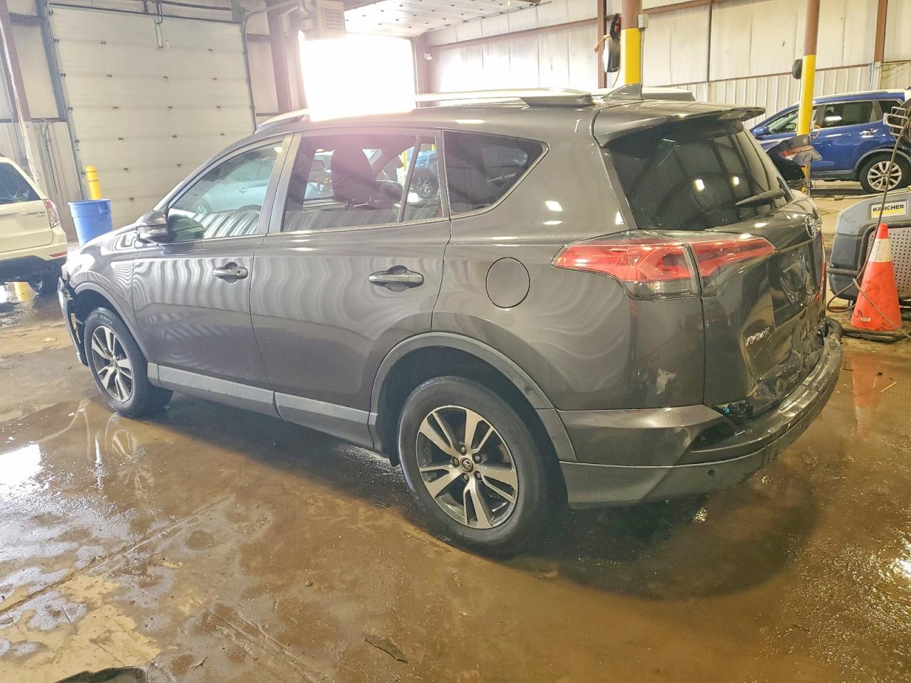 2016 TOYOTA RAV4 XLE photo 2