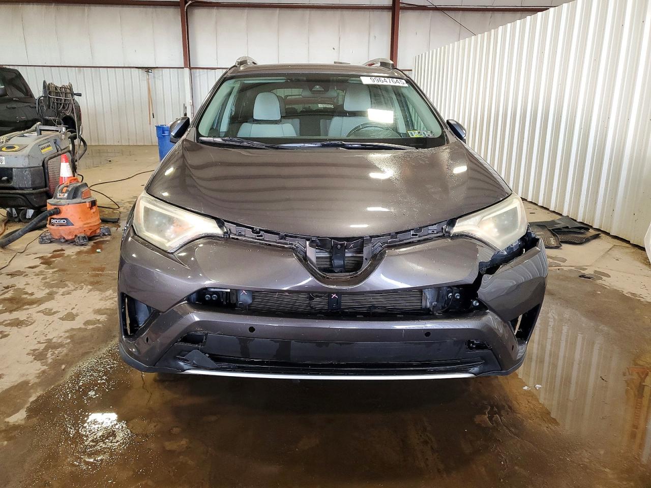 2016 TOYOTA RAV4 XLE photo 5