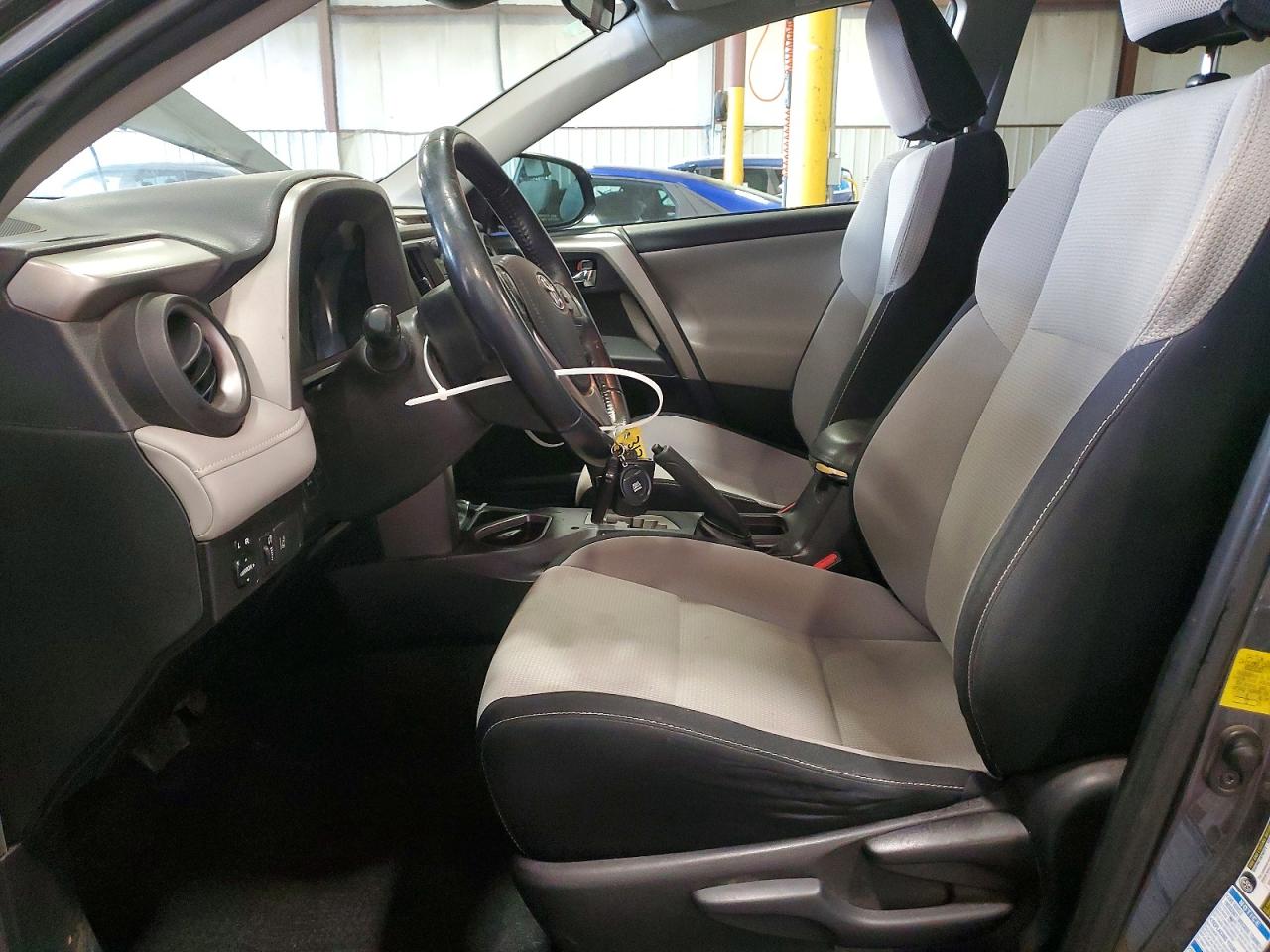 2016 TOYOTA RAV4 XLE photo 7