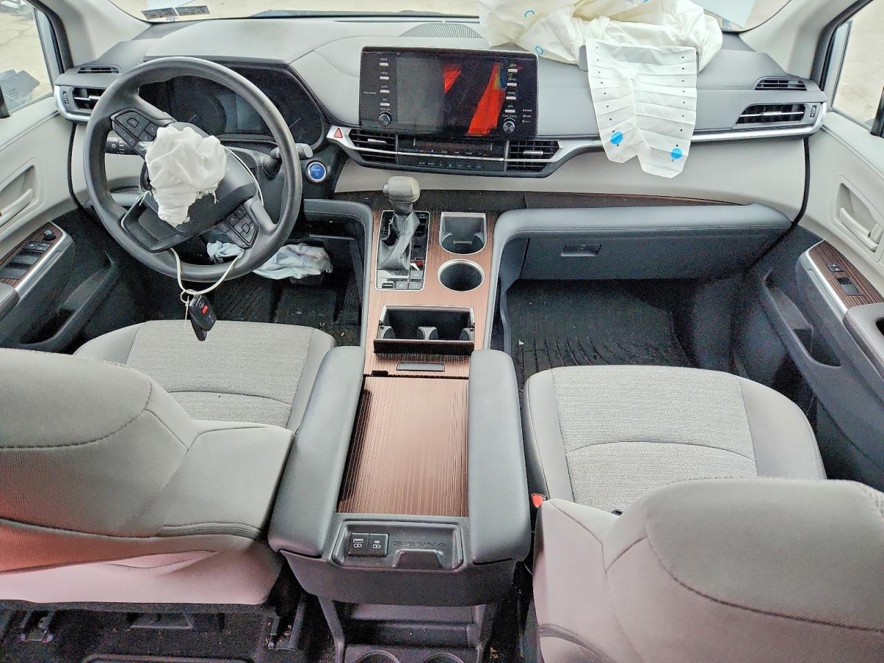 2022 TOYOTA SIENNA LE photo 8