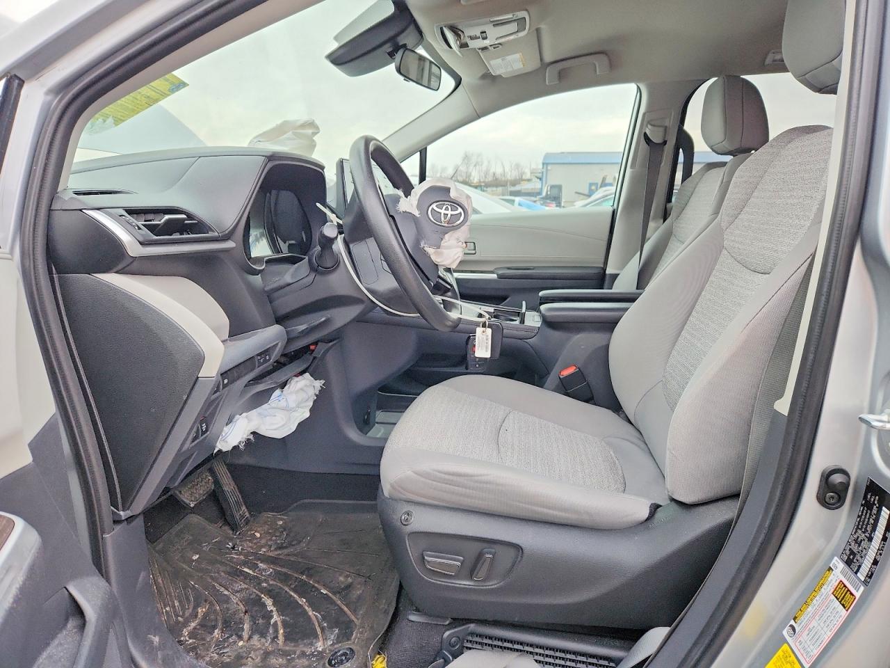 2022 TOYOTA SIENNA LE photo 7